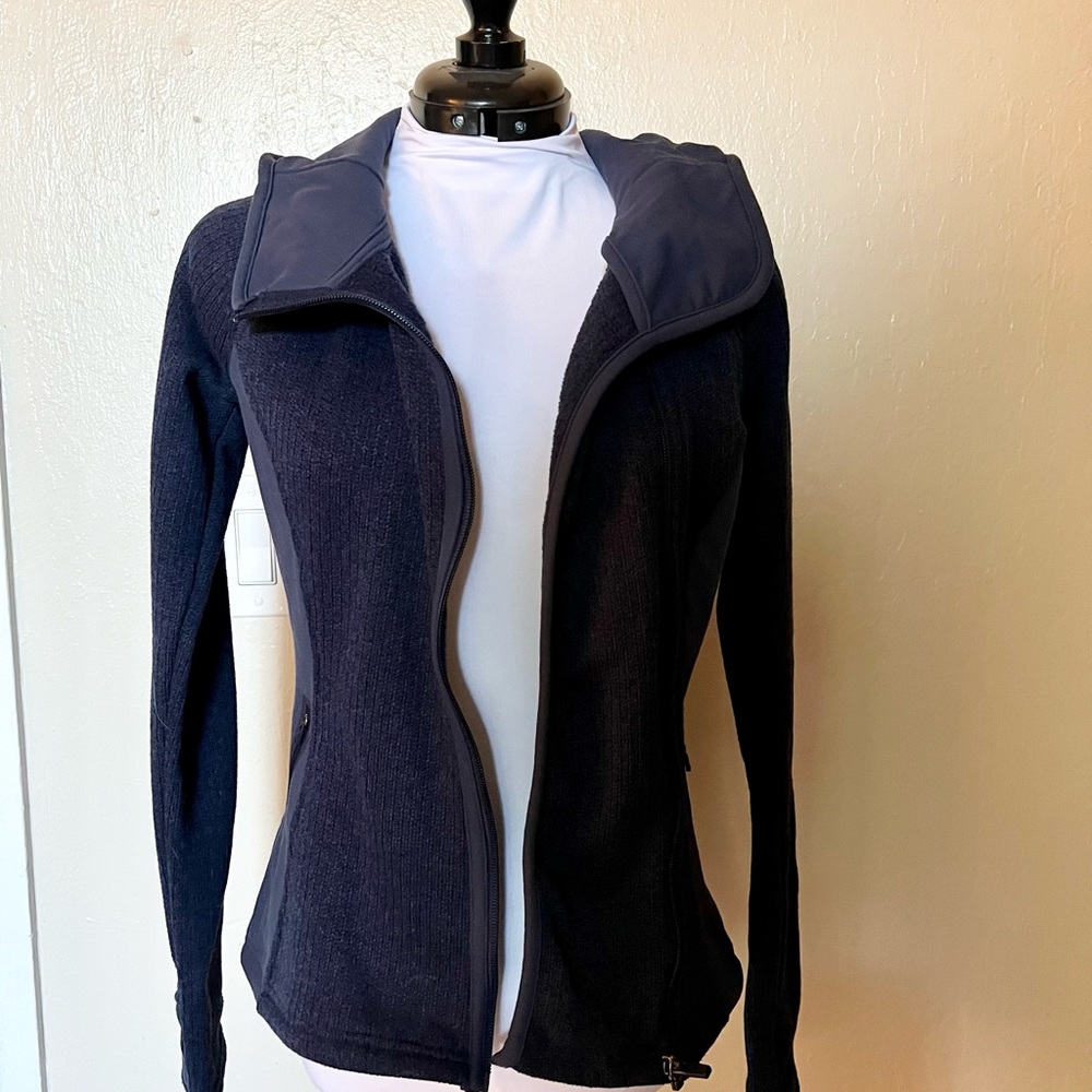 “Rare” Athleta hooded jacket - Picture 6 of 6